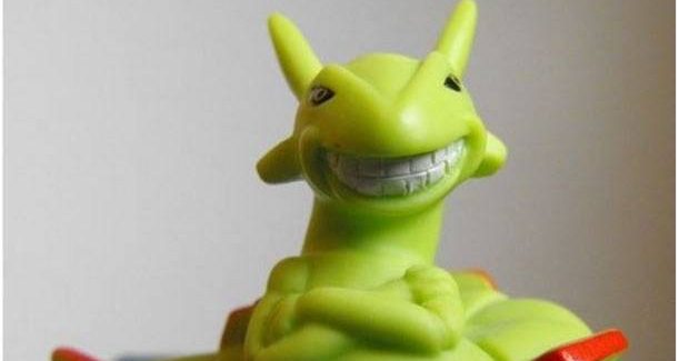 A picture of a knock-off Rayquaza toy that has an insane grin